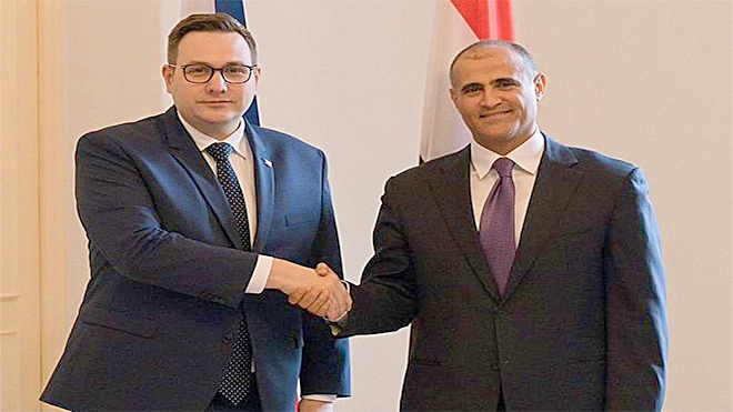 السفير الحضرمي يبحث مع وزير الخارجية التشيكي دعم التنمية في اليمن